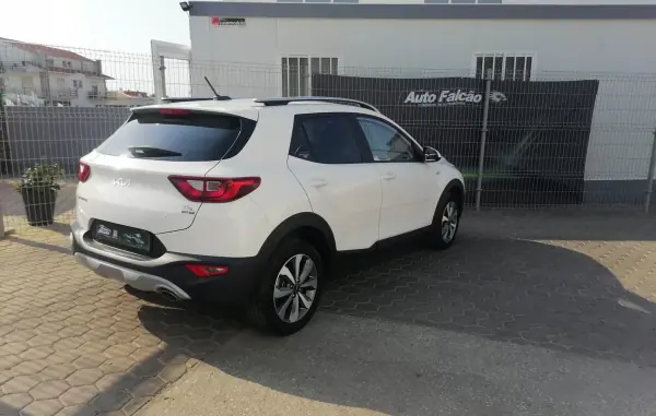Kia Stonic 2022 - 14900 EUR, 71342 km - AUTO.MOTO.pt - 71342km - foto 10 de 20