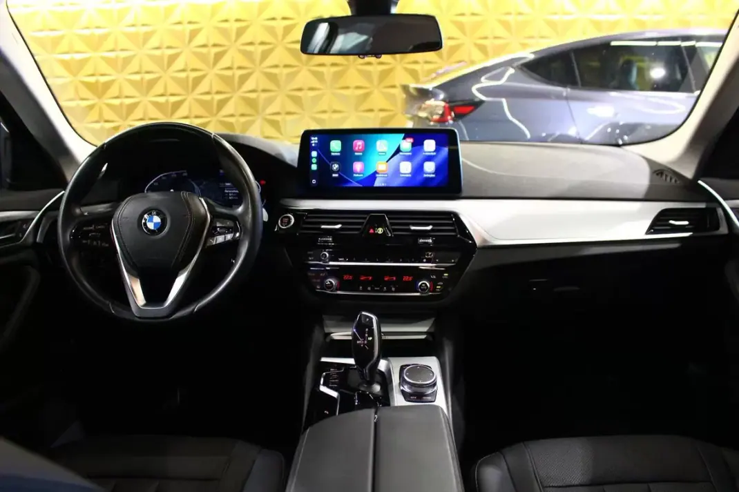 BMW 520 2023 - 29900 EUR, 165000 km - AUTO.MOTO.pt - 165000km - foto 12 de 33