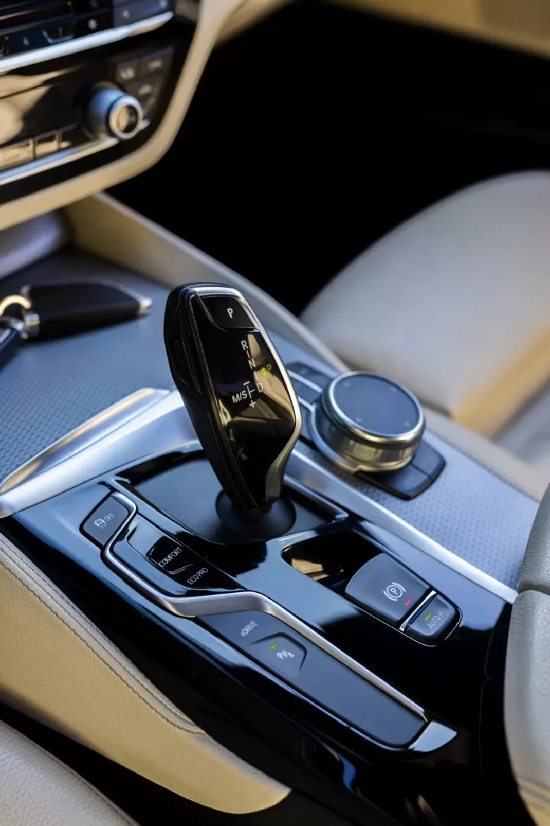 BMW 530e 2019 - 26850 EUR, 181810 km - AUTO.MOTO.pt - 181810km - foto 30 de 47