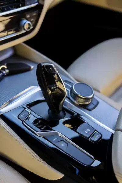 BMW 530e 2019 - 26850 EUR, 181810 km - AUTO.MOTO.pt - 181810km - foto 30 de 47