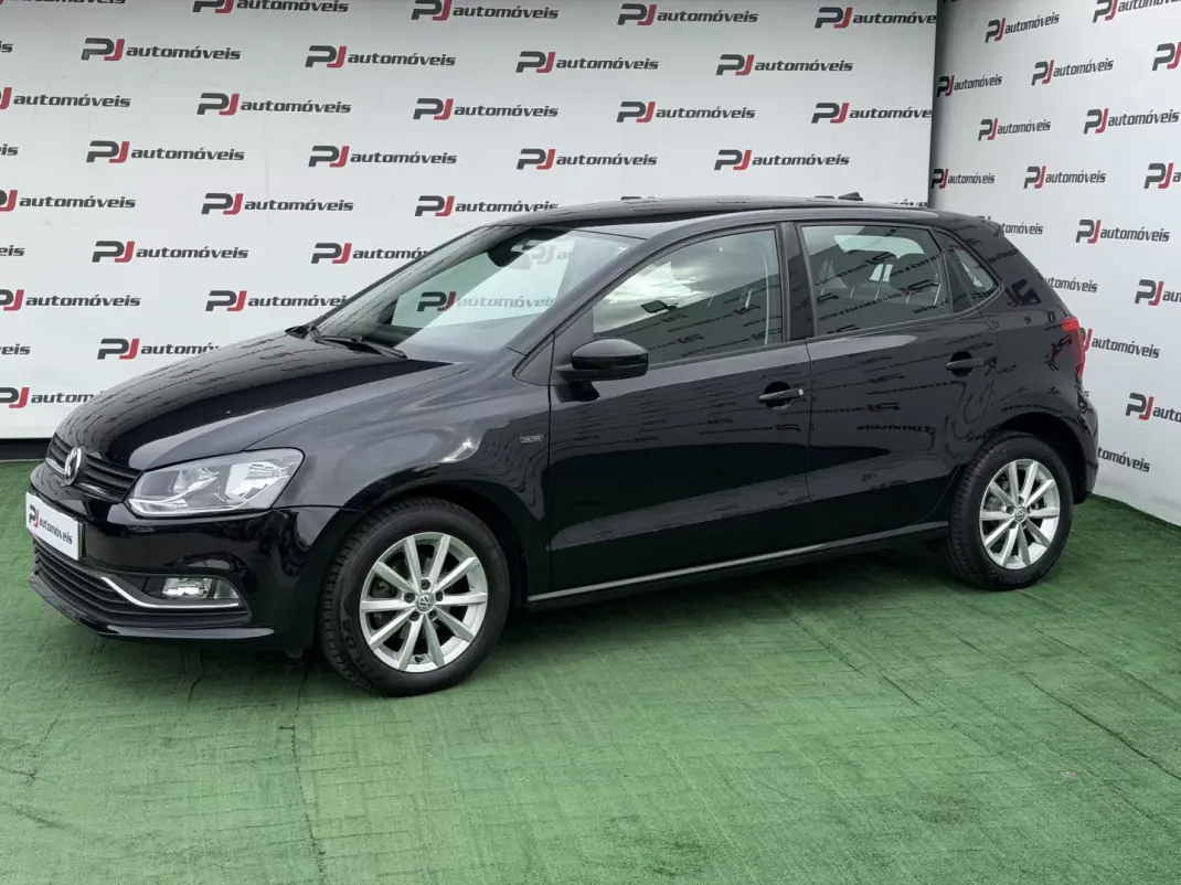 Volkswagen Polo 2015 - 10450 EUR, 133800 km - AUTO.MOTO.pt - 133800km - foto 2 de 12