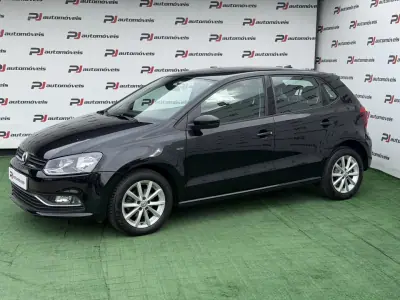 Volkswagen Polo 2015 - 10450 EUR, 133800 km - AUTO.MOTO.pt - 133800km - foto 2 de 12