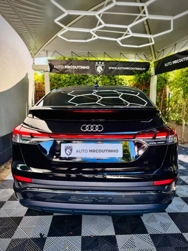 Audi Q4 e-tron 2022 - 35000 EUR, 75554 km - AUTO.MOTO.pt - 75554km - foto 4 de 28