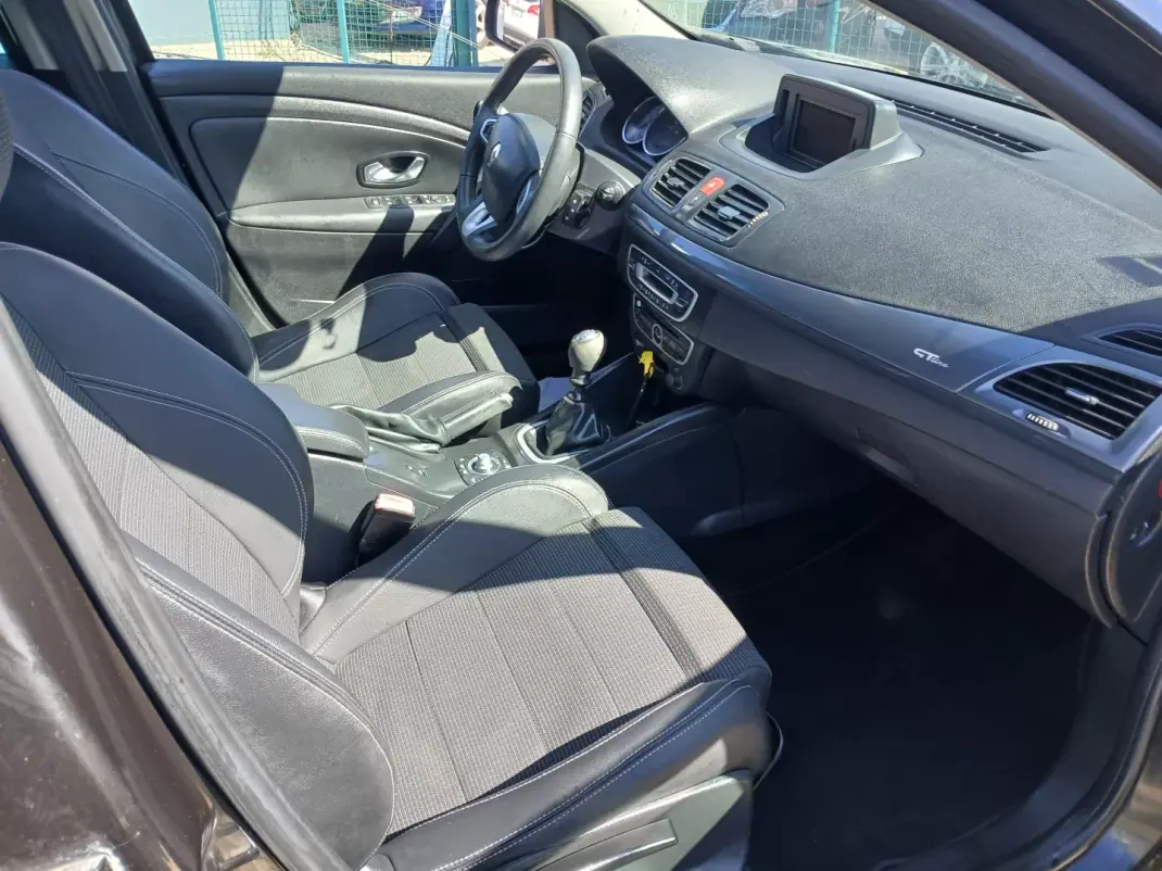 Renault Mégane 2010 - 7800 EUR, 122607 km - AUTO.MOTO.pt - 122607km - foto 25 de 29