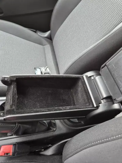 Volkswagen New Beetle 2013 - 13950 EUR, 142000 km - AUTO.MOTO.pt - 142000km - foto 22 de 34