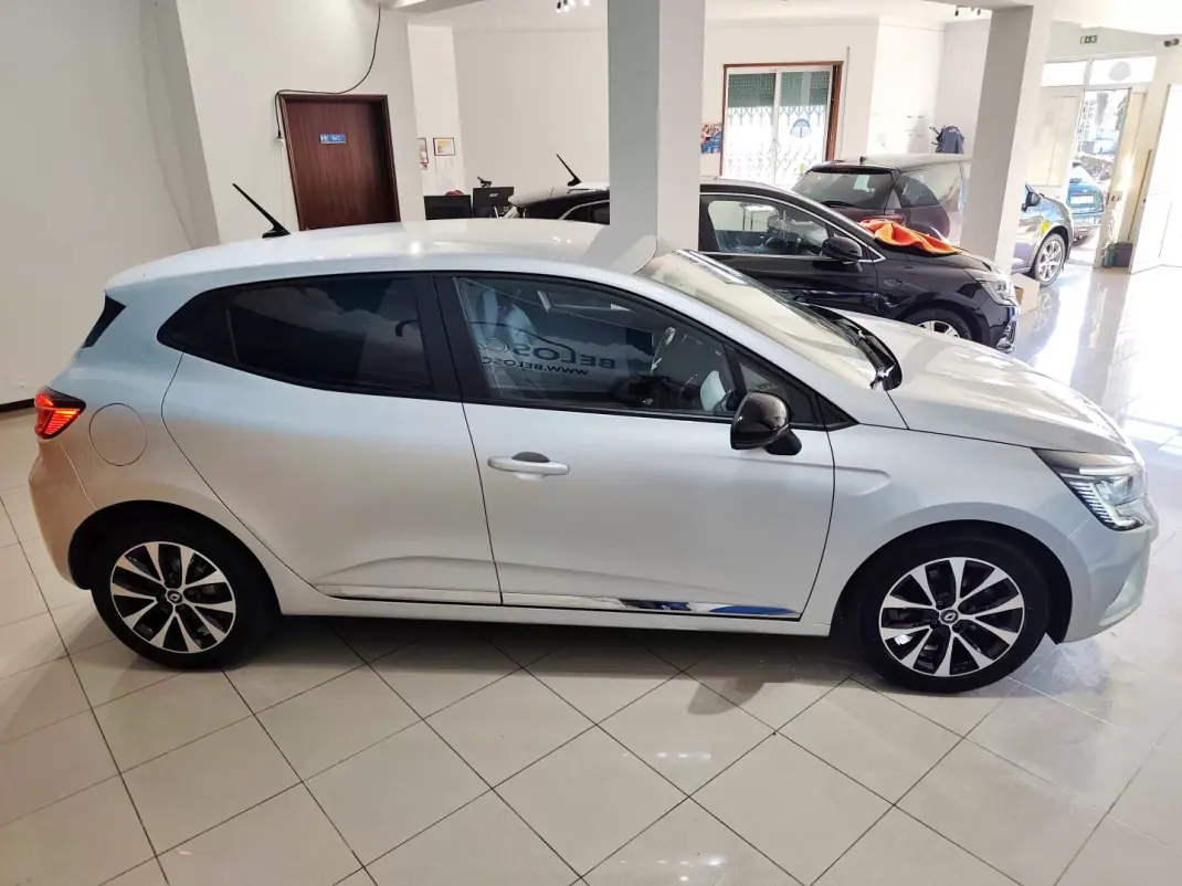 Renault Clio 2023 - 15450 EUR, 17000 km - AUTO.MOTO.pt - 17000km - foto 10 de 26