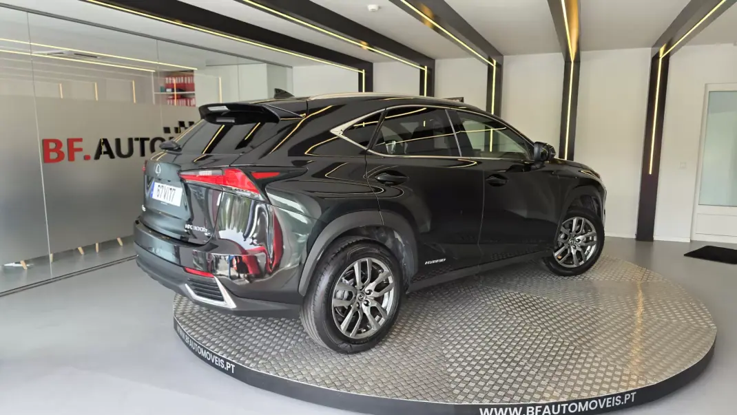 Lexus NX 300h 2018 - 31900 EUR, 78634 km - AUTO.MOTO.pt - 78634km - foto 4 de 65