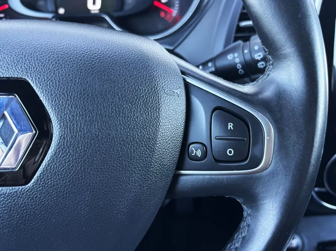 Renault Captur 2018 - 13950 EUR, 119000 km - AUTO.MOTO.pt - 119000km - foto 22 de 42