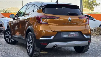 Renault Captur 2021 - 18500 EUR, 53600 km - AUTO.MOTO.pt - 53600km - foto 8 de 22