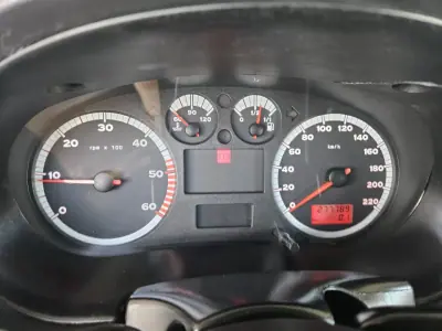 SEAT Ibiza 2001 - 2650 EUR, 277000 km - AUTO.MOTO.pt - 277000km - foto 10 de 10