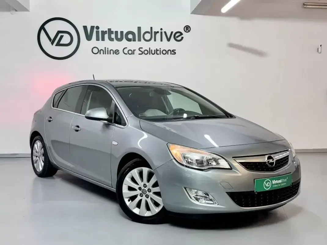 Opel Astra 2012 - 6250 EUR, 154000 km - AUTO.MOTO.pt - 154000km - foto 3 de 52