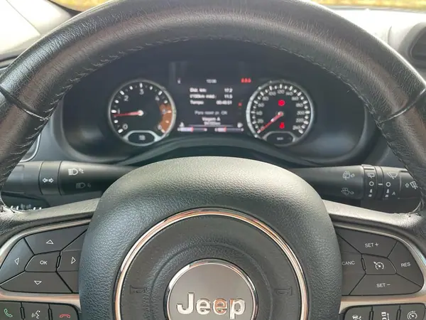 Jeep Renegade 2018 - 17980 EUR, 112000 km - AUTO.MOTO.pt - 112000km - foto 12 de 22