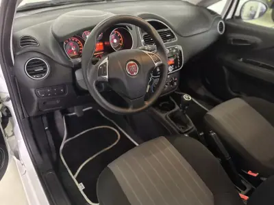 Fiat Punto 2017 - 7950 EUR, 77357 km - AUTO.MOTO.pt - 77357km - foto 20 de 31