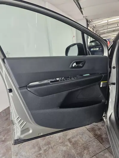 Peugeot 3008 2013 - 10990 EUR, 238991 km - AUTO.MOTO.pt - 238991km - foto 15 de 26