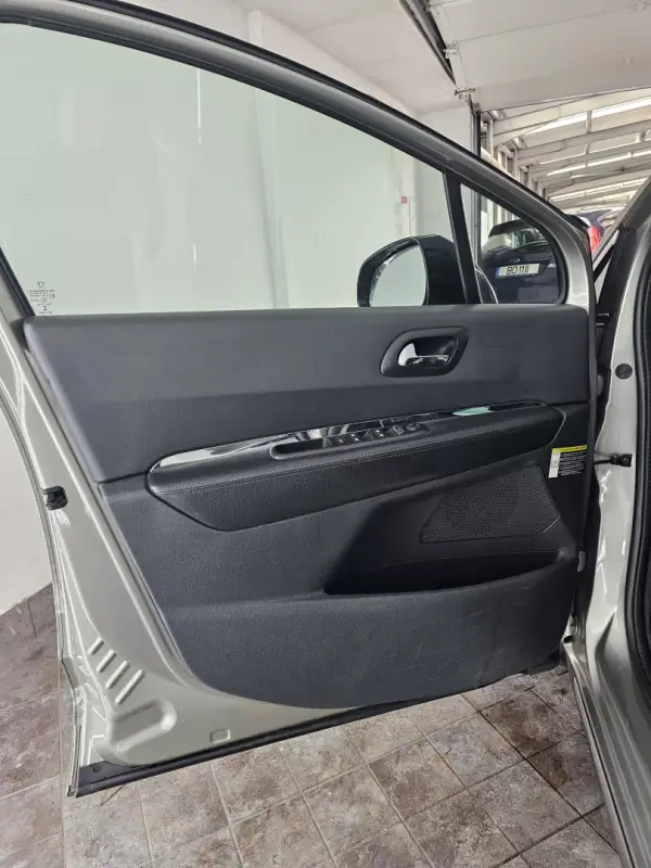 Peugeot 3008 2013 - 10990 EUR, 238991 km - AUTO.MOTO.pt - 238991km - foto 15 de 26