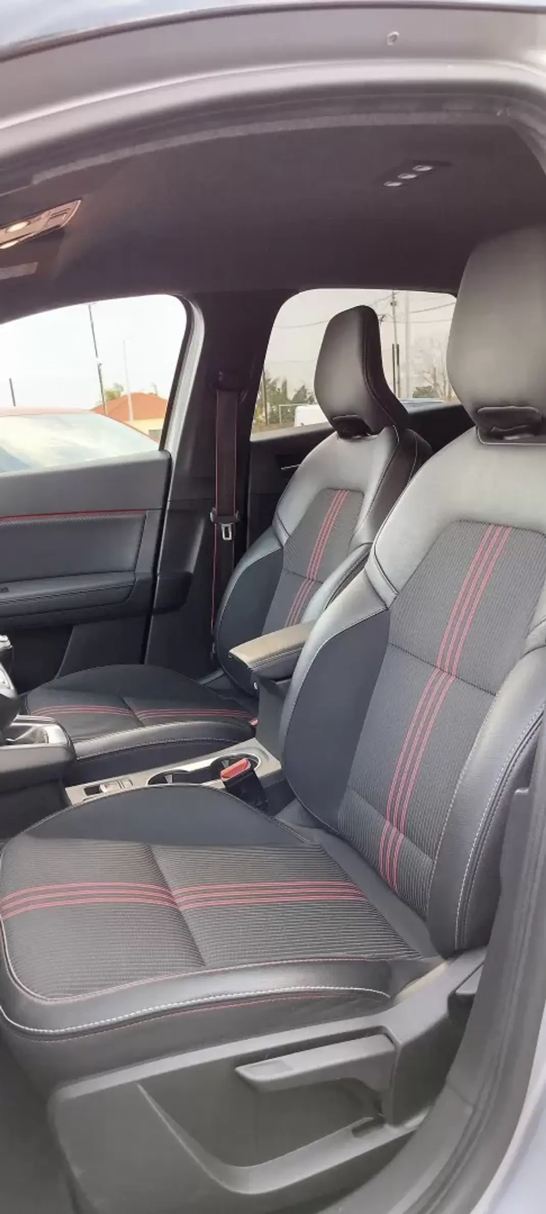 Renault Captur 2023 - 19450 EUR, 52000 km - AUTO.MOTO.pt - 52000km - foto 10 de 12