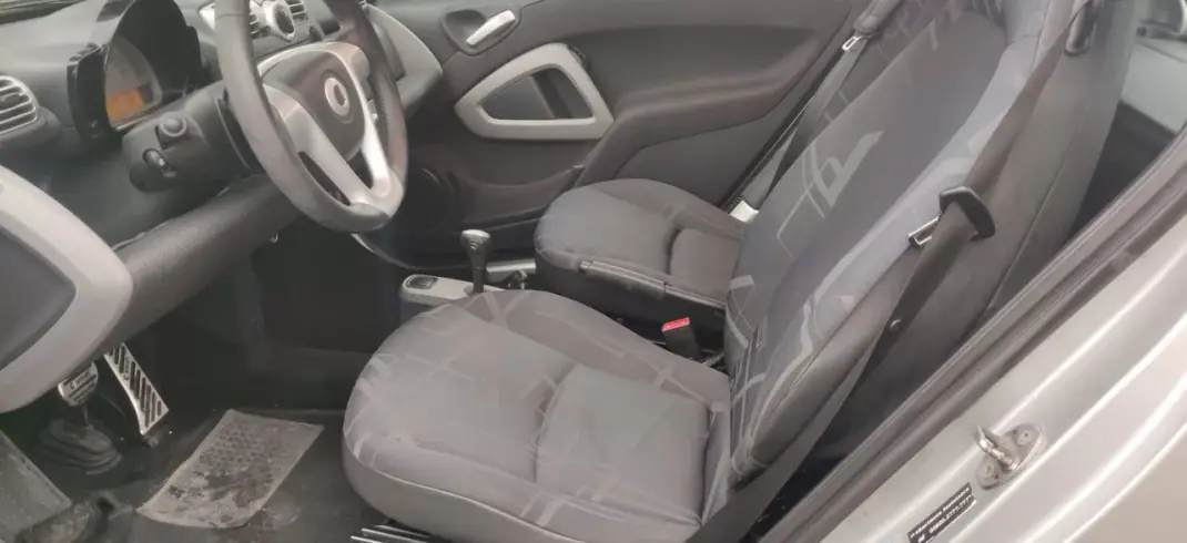 Smart Fortwo Cabrio 2010 - 6990 EUR, 155500 km - AUTO.MOTO.pt - 155500km - foto 13 de 37