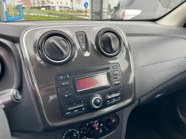 Dacia Sandero 2019 - 10500 EUR, 53499 km - AUTO.MOTO.pt - 53499km - foto 13 de 26