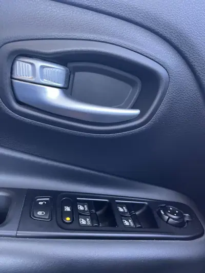 Jeep Renegade 2022 - 18500 EUR, 82500 km - AUTO.MOTO.pt - 82500km - foto 18 de 21