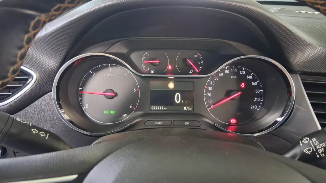 Opel Crossland X 2019 - 13490 EUR, 97717 km - AUTO.MOTO.pt - 97717km - foto 14 de 16