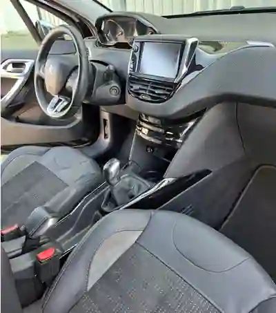 Peugeot 2008 2015 - 9100 EUR, 147000 km - AUTO.MOTO.pt - 147000km - foto 5 de 11