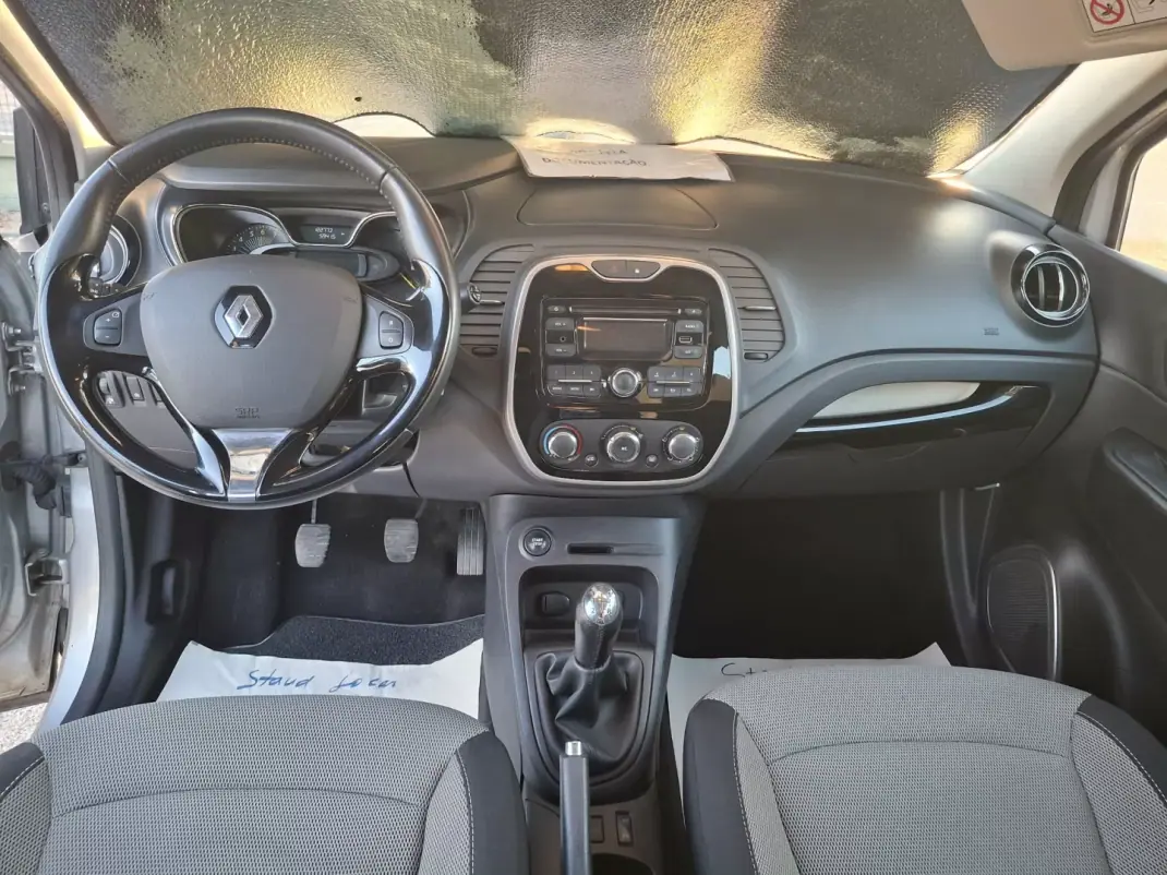 Renault Captur 2014 - 11500 EUR, 120000 km - AUTO.MOTO.pt - 120000km - foto 6 de 7