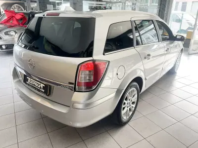 Opel Astra Caravan 2009 - 5600 EUR, 289204 km - AUTO.MOTO.pt - 289204km - foto 4 de 19
