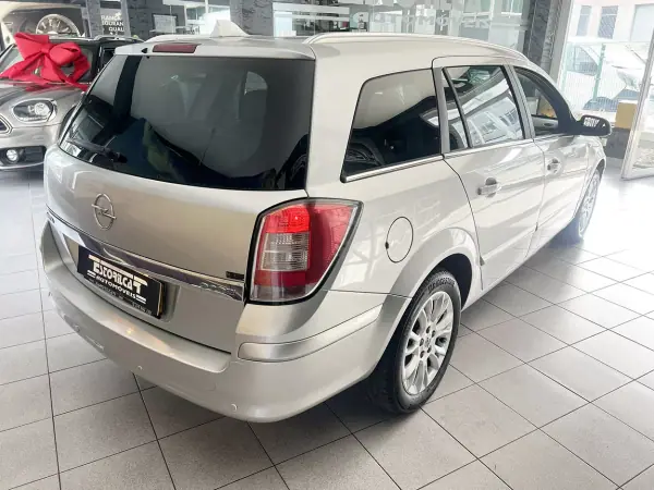 Opel Astra Caravan 2009 - 4900 EUR, 289204 km - AUTO.MOTO.pt - 289204km - foto 4 de 19