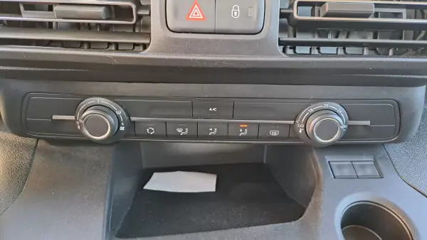 Toyota Proace City Verso 1.5D L1 Confort 2022 - 22900 EUR, 171567 km - AUTO.MOTO.pt - 171567km - foto 27 de 35