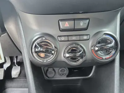 Peugeot 208 2015 - 6000 EUR, 95000 km - foto 4 de 25