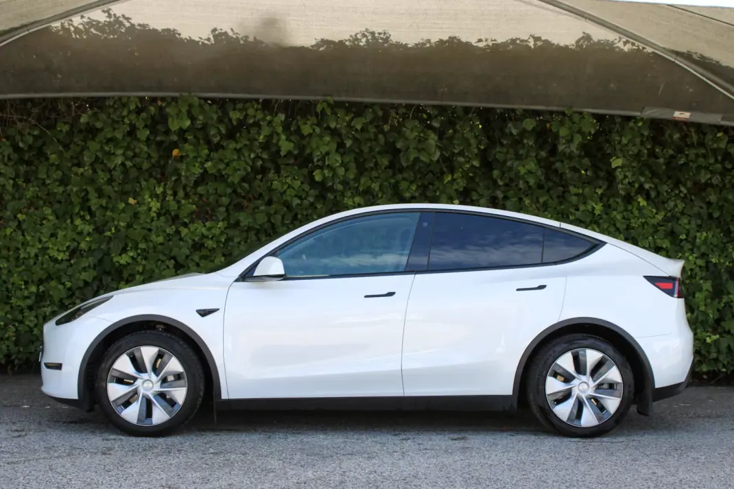 Tesla Model Y 2023 - 36900 EUR, 90000 km - 90000km - foto 7 de 20