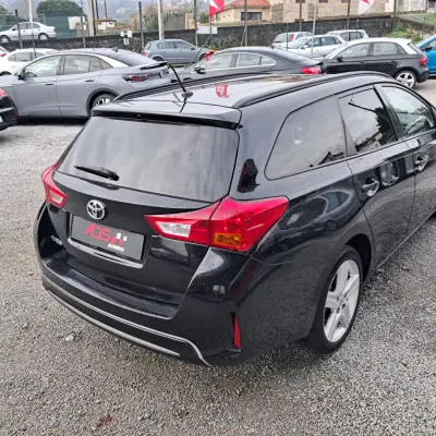 Toyota Auris Touring Sports 2015 - 11650 EUR, 173000 km - AUTO.MOTO.pt - 173000km - foto 6 de 15