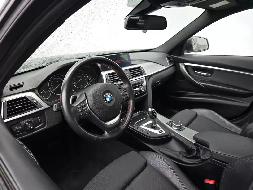 BMW 330 2017 - 18990 EUR, 115000 km - AUTO.MOTO.pt - 115000km - foto 16 de 40