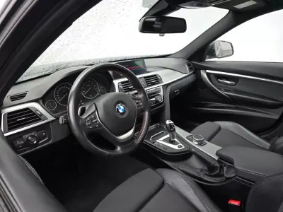 BMW 330 2017 - 18990 EUR, 115000 km - AUTO.MOTO.pt - 115000km - foto 16 de 40