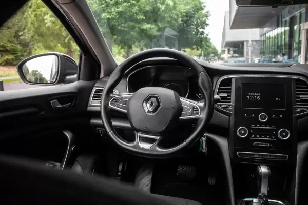 Renault Mégane Sport Tourer 2018 - 9990 EUR, 330112 km - AUTO.MOTO.pt - 330112km - foto 31 de 38