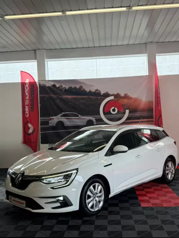 Renault Mégane 2022 - 14900 EUR, 104000 km - AUTO.MOTO.pt - 104000km - foto 3 de 9
