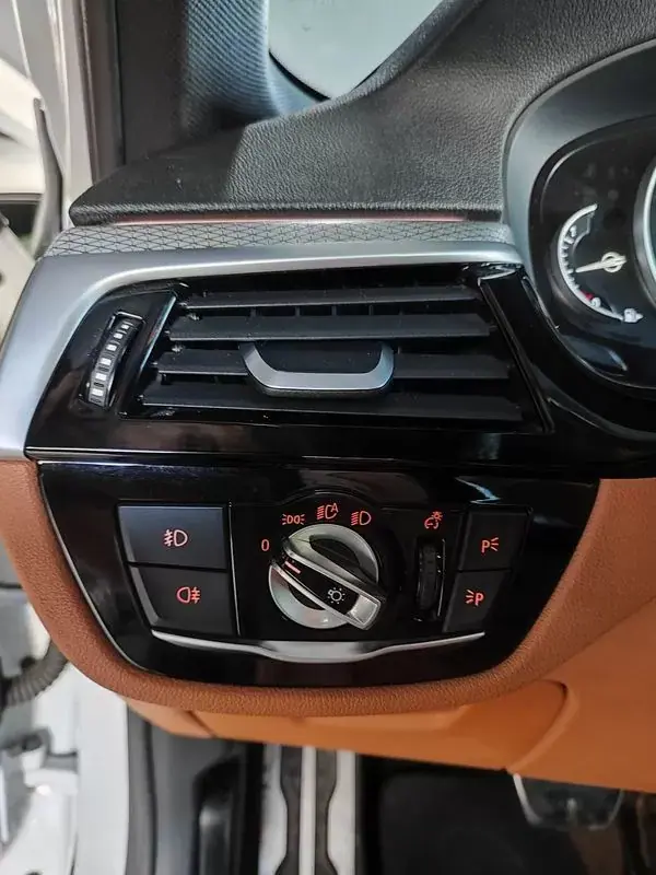 BMW 530e 2019 - 31500 EUR, 46900 km - AUTO.MOTO.pt - 46900km - foto 25 de 39