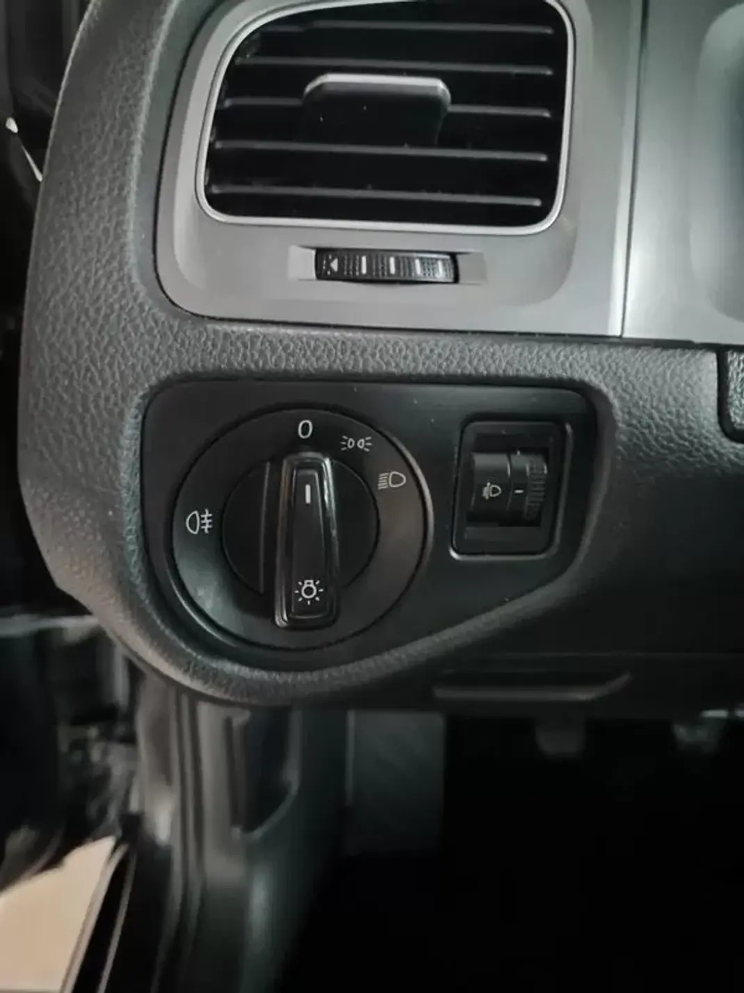 Volkswagen Golf 2013 - 10750 EUR, 198000 km - AUTO.MOTO.pt - 198000km - foto 23 de 34