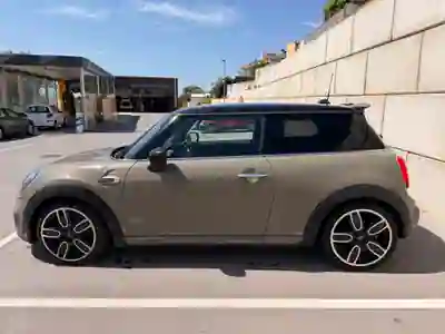MINI One 2019 - 18500 EUR, 150000 km - AUTO.MOTO.pt - 150000km - foto 2 de 12