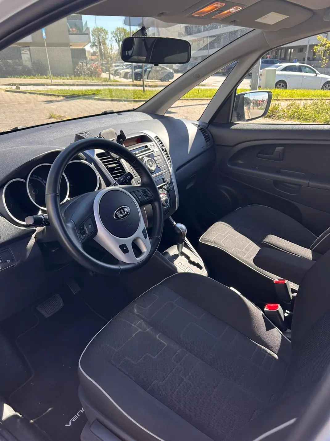 Kia Venga 2013 - 10500 EUR, 24000 km - AUTO.MOTO.pt - 24000km - foto 10 de 14