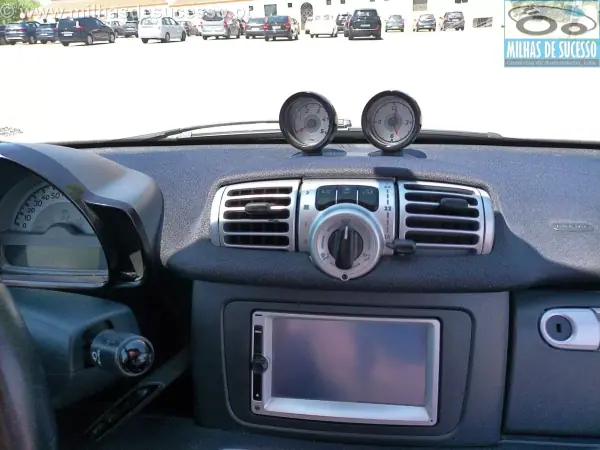 Smart ForTwo Coupé 2013 - 6850 EUR, 151000 km - AUTO.MOTO.pt - 151000km - foto 14 de 20