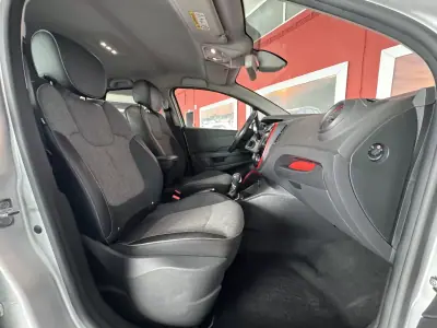 Renault Captur 2017 - 14990 EUR, 69213 km - AUTO.MOTO.pt - 69213km - foto 13 de 21