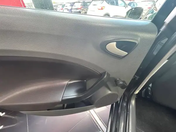 SEAT Ibiza ST 2011 - 5500 EUR, 213774 km - 213774km - foto 15 de 19