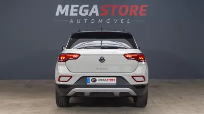 Volkswagen T-Roc 2025 - 24250 EUR, 11000 km - AUTO.MOTO.pt - 11000km - foto 6 de 41
