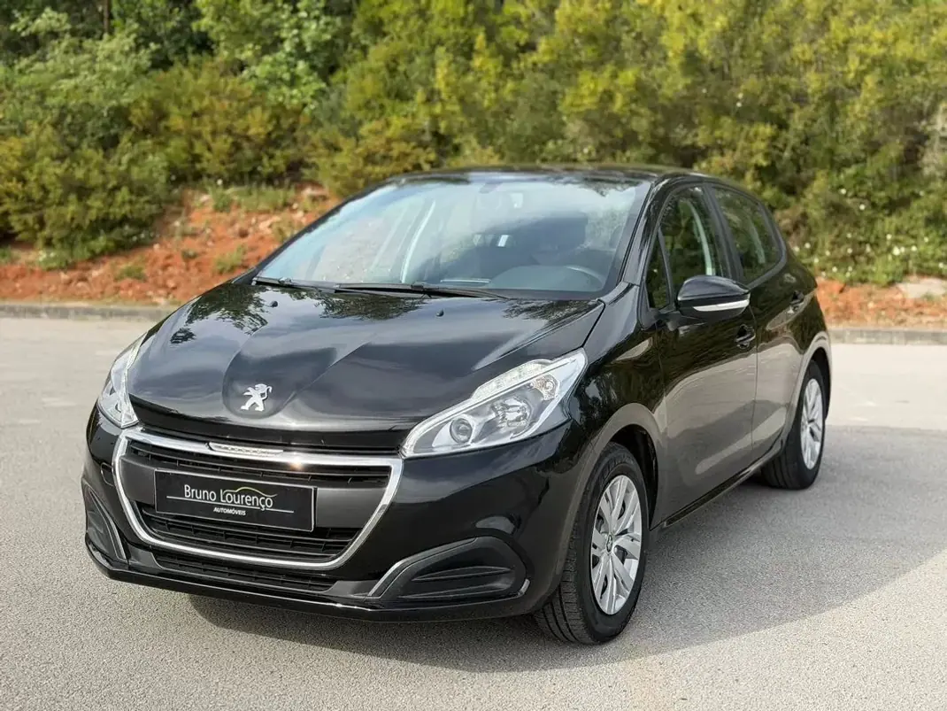 Peugeot 208 2015 - 7900 EUR, 173040 km - AUTO.MOTO.pt - 173040km - foto 1 de 25