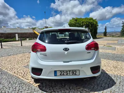 Kia Ceed 2017 - 13250 EUR, 92215 km - AUTO.MOTO.pt - 92215km - foto 5 de 23