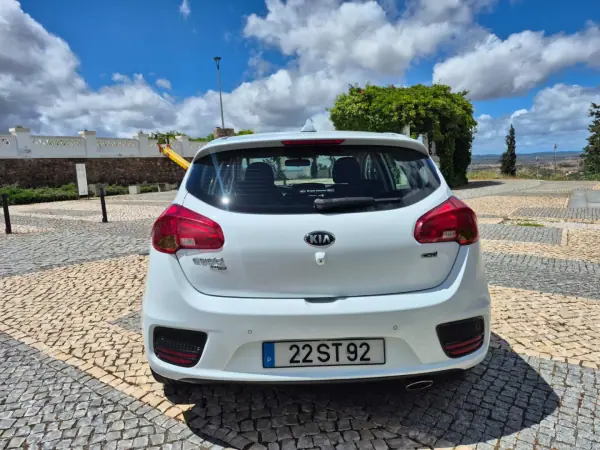 Kia Ceed 2017 - 13250 EUR, 92215 km - AUTO.MOTO.pt - 92215km - foto 5 de 23