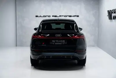 Audi Q8 e-Tron Sportback 2023 - 49950 EUR, 55000 km - AUTO.MOTO.pt - 55000km - foto 10 de 54