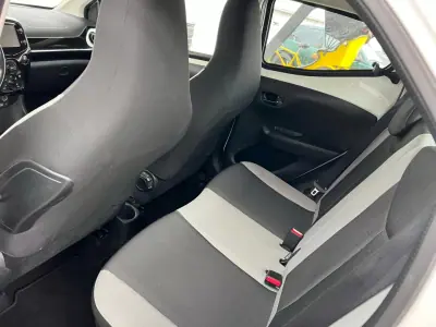 Toyota Aygo 2016 - 10900 EUR, 89310 km - AUTO.MOTO.pt - 89310km - foto 13 de 15