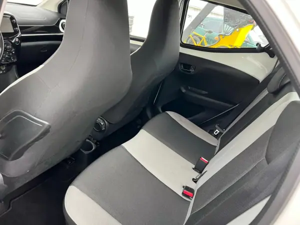 Toyota Aygo 2016 - 10900 EUR, 89310 km - AUTO.MOTO.pt - 89310km - foto 13 de 15